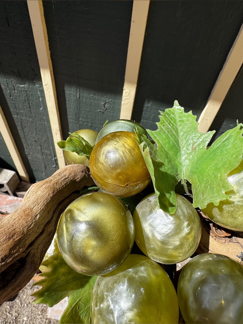 Mid Century Vintage Green Lucite Grapes - Picture 5 of 12